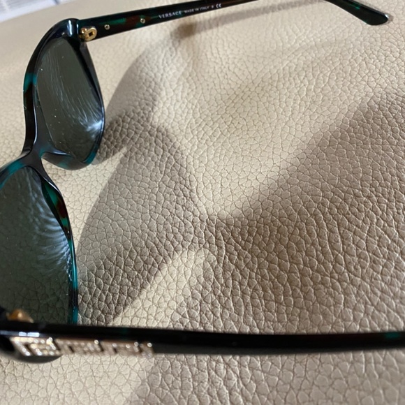 New Versace Sunglasses - Picture 2 of 6